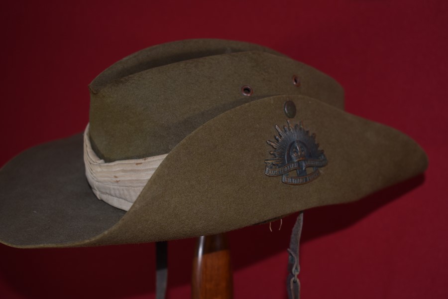 AUSTRALIAN SLOUCH HAT WW2..-SOLD